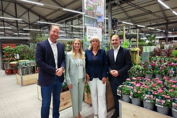 Eröffneten das neue Dehner Gartencenter in Neusiedl am See: (vlnr) Frank Bling (GF CSO Dehner Holding GmbH & Co. KG), Landesrätin Daniela Winkler, LAbg. Bgm. Elisabeth Böhm und Georg Weber (GF und Eigentümer Dehner).