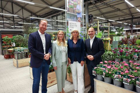 Eröffneten das neue Dehner Gartencenter in Neusiedl am See: (vlnr) Frank Bling (GF CSO Dehner Holding GmbH & Co. KG), Landesrätin Daniela Winkler, LAbg. Bgm. Elisabeth Böhm und Georg Weber (GF und Eigentümer Dehner).