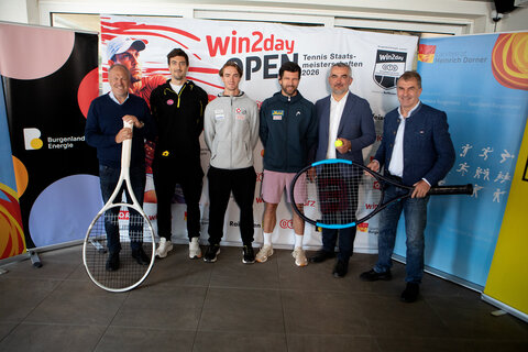 Sportlandesrat Heinrich Dorner (2.v.r.) mit Österreichs Tennisverbands-Präsident (ÖTV) Richard Grasl, den Spielern Sebastian Ofner und Lucas Neumayr, ÖTV-Sportdirektor Jürgen Melzer sowie Hausherr, Burgenlands Tennisverbands-Präsident (BTV) Günter Kurz (v.l.).