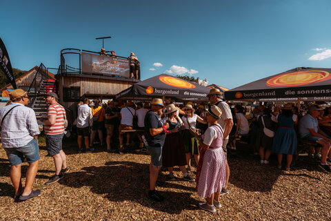 Starker Auftritt von Burgenland Tourismus beim Woodstock der Blasmusik 2026: Im Mittelpunkt standen die vielfältigen Urlaubsangebote des Landes.
