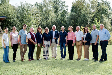 Der neue Vorstand (v.l.n.r.): Victoria Werner, Andrea Grabenhofer, Niklas Fischbach, Gottfried Pingitzer, Anja Haider-Wallner, Silvia Pitzl; Engelbert Jandl, Michael Getzner, Valerie Zacherl-Draxler, Werner Falb-Meixner, Elke Schmelzer, Franz Trautner, Johannes Ehrenfeldner.