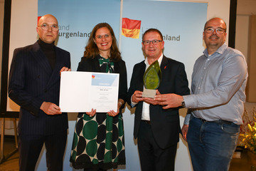 DI Harald Höller, Vorsitzender der Jury, Landeshauptmann-Stellvertreterin Anja Haider-Wallner, Bürgermeister Paul Fercsak, Frankenau-Unterpullendorf, Thomas Schreiner, Ortsvorsteher Unterpullendorf