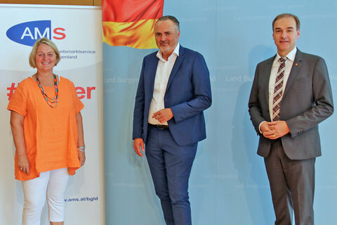 AMS-Landesgeschäftsführerin Helene Sengstbratl mit Landeshauptmann Hans Peter Doskozil und Landesrat Leonhard Schneemann