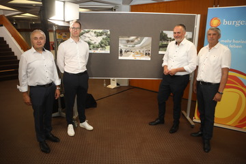 Projektleiter Anton Grosinger, LIB-Architekt Ralph Steffek (Landesimmobilien Burgenland), Landeshauptmann Hans Peter Doskozil und Güssings Bürgermeister Vinzenz Knor bei der Präsentation der Modernisierungspläne Ende Juni 2022.