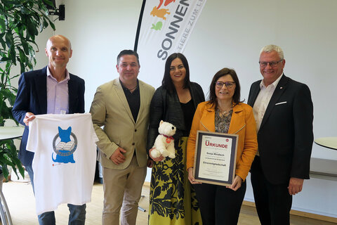 Landeshauptmann-Stellvertreterin Mag.a Astrid Eisenkopf (Mitte) gratulierte dem Tierschutzhaus Sonnenhof zum zehnjährigen Jubiläum, mit ihr am Foto: Geschäftsführer Mag. Wolfgang Böck, Nationalrat Christian Ries, Gruppenvorstand Mag.a Sonja Windisch (Gruppe 3, Land Burgenland) und Landtagsabgeordneter, Eisenstadts Bürgermeister Mag. Thomas Steiner (v.l.).