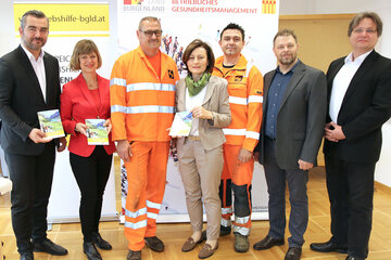 Aktionstag von Land Burgenland und Österreichischer Krebshilfe Burgenland in der BBN in Eisenstadt. V.l.: Verkehrslandesrat Mag. Heinrich Dorner, Hautärztin Dr.in Rosemarie Moser, Walter Simon, BBN, Mag.a Andrea Konrath, Roland Ribarich, BBN, DI Gerald Gebhardt, Leiter BBN, WHR DI Dr. Rüdiger Knaak, Leiter Fachgruppe Betriebliche und Bauliche Erhaltung