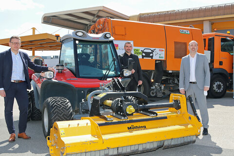 Infrastrukturlandesrat Heinrich Dorner (Mitte), Baudirektor Wolfgang Heckenast (re.) und Gerald Goger, Geschäftsführer der Landesimmobilien Burgenland, präsentierten die Bauprojekte für das Burgenland 2021