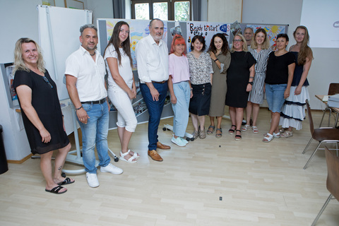 Landeshauptmann Hans Peter Doskozil besichtigte die einzelnen Hilfsbetriebe des Vereines und führte auch zahlreiche Gespräche.