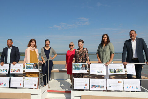 LH-Stv.in Astrid Eisenkopf mit den Gründerinnen Sabine Fölserl und Carina Kirchmayer