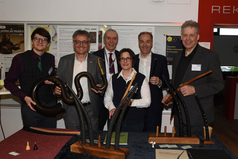 Patrik Sabo, Geschäftsführer Mag. Michael Gerbavsits, Rektor Mag. Gerhard Krammer, Mag. Dr. Beatrix Darmstädter, Landesrat Dr. Leonhard Schneemann und Mag. Dr. Günther Kleidosty, MAS