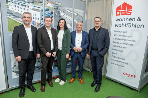 Landesrat Mag. Heinrich Dorner besuchte gemeinsam mit Mag. Christian Drobits, Arbeiterkammer Burgenland-Vizepräsidentin Bianca Graf und Oberwarts Vizebürgermeister Michael Leitgeb den Stand der Oberwarter Siedlungsgenossenschaft und dessen Vorstandsdirektor Kommerzialrat, Obmann, Geschäftsführer Dr. Alfred Kollar (v.l.).