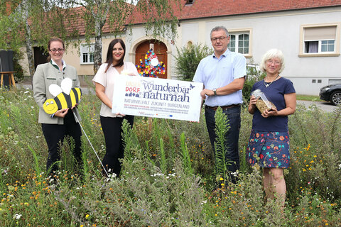 v.l.: Marlene Hrabanek-Bunyai, GFin des Vereins UNSER DORF, LH Stv.in Astrid Eisenkopf, Obfrau des Vereins UNSER DORF, Helmut Hareter, Bgm. Breitenbrunn, Brigitte Gerger, GFin Verein Wieseninitiative