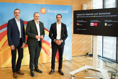 Landeshauptmann Hans Peter Doskozil, Burgenland Energie-CEO Stephan Sharma und AK-Präsident Gerhard Michalitsch bei der Präsentation des Pakets für Klarheit und Sicherheit.