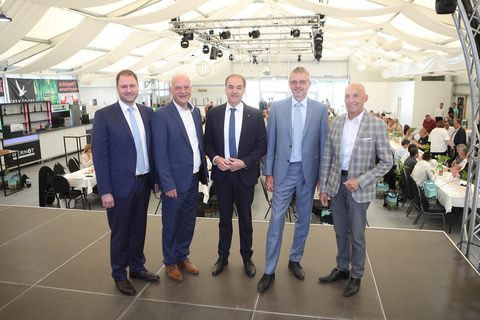 ÖVP-Landesparteiobmann MEP Mag. Christian Sagartz, BA, Präsidiummitglied des Sozialdemokratischen Gemeindevertreterverbandes, Landtagsabgeordneter Wolfgang Sodl, Landesrat Dr. Leonhard Schneemann, Landesobmann Peter Pohl und Gemeindebund-Präsident Leo Radakovits (v.l.) bei der Tagung in Jennersdorf.