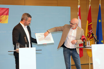 Infrastrukturlandesrat Mag. Heinrich Dorner kündigte gemeinsam mit DI Christian Sailer, Baudirektion, Hauptreferatsleiter Wasserwirtschaft, die Einsetzung einer Einsatzgruppe zur nachhaltigen Absicherung des Ökosystems Neusiedler See an