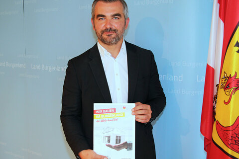 Landesrat Mag. Heinrich Dorner präsentierte mit der Wohnbauförderungs-Richtlinie für 2021 neue Impulse für leistbares Wohnen.