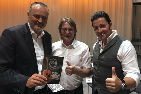 Landeshauptmann Hans Peter Doskozil, Walter Ringhofer, Betreiber des „Johnny Cash Musuems“ in Riedlingsdorf und Entertainer „Lucky Dean Luciano“ alias Christian Lackinger bei einem Treffen im September.