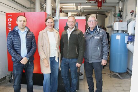Gemeindevorstand Andreas Magdics, LH-Stv.in Anja Haider-Wallner, Obmann der Nahwärmegemeinschaft Burgauberg Paul Trummer und Anton Taschner, Obmann  Biomasse Verband.