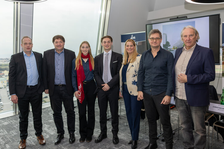 LAndesrätin daniela Winkler bei der Präsentation des neuen Hotels Parndorf One