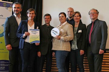 Die Vertreter vom zertifizierten Projekt Neusiedler See Tourismus Am Foto: (v.l.n.r.): LR Heinrich Dorner, DI Christine Zopf-Renner (Mobilitätszentrale Burgenland), DI Martin Schamann (Umweltbundesamt), Lisa Liszt (Mobilitätszentrale Burgenland), Dr. Stefan Schindler (Neusiedler See Tourismus), Tina Wurm (Mobilitätszentrale Burgenland), DI Robert Thaler (Ministerium für Nachhaltigkeit und Tourismus)