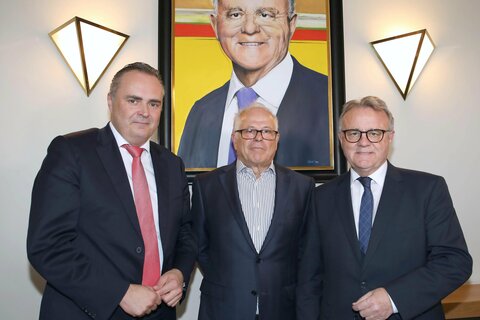 Landeshauptmann Hans Peter Doskozil, Landeshauptmann a.D. Hans Niessl und der Künstler Sepp Laubner