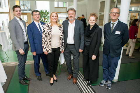 Bildungslandesrätin Mag.a (FH) Daniela Winkler (3.v.l.) eröffnete gemeinsam mit Bildungsdirektor Hofrat Oberschulrat Alfred Lehner, BEd, MA (3.v.r.) sowie Schulqualitätsmanager Daniel Baumann, Bed, Direktor Mag. Herwig Wallner, Mag. Stephanie Godec, BA (Fachbereich Bildung & Koordinatorin Österreichische UNESCO-Schulen) und Generalsekretär Mag. Martin Fritz (Österreichische UNESCO-Kommission) (v.l.) die Tagung der Österreichischen UNESCO-Schulen in der BAfEP Oberwart.