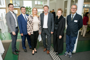 Bildungslandesrätin Mag.a (FH) Daniela Winkler (3.v.l.) eröffnete gemeinsam mit Bildungsdirektor Hofrat Oberschulrat Alfred Lehner, BEd, MA (3.v.r.) sowie Schulqualitätsmanager Daniel Baumann, Bed, Direktor Mag. Herwig Wallner, Mag. Stephanie Godec, BA (Fachbereich Bildung & Koordinatorin Österreichische UNESCO-Schulen) und Generalsekretär Mag. Martin Fritz (Österreichische UNESCO-Kommission) (v.l.) die Tagung der Österreichischen UNESCO-Schulen in der BAfEP Oberwart.