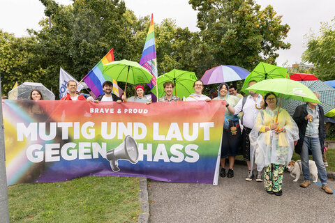 Die Teilnehmerinnen und Teilnehmer der Pride Burgenland setzten in Eisenstadt ein Zeichen für Vielfalt und Toleranz.