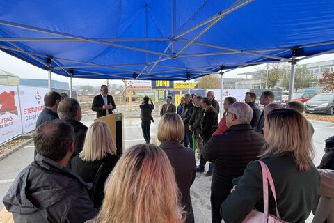 LR Dorner beim Festakt zum Spatenstich für den Schulcampus Güssing