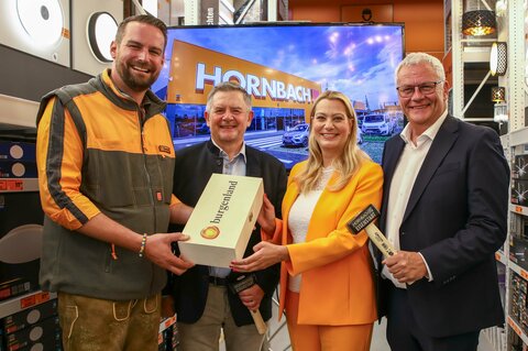 Bei der Eröffnung (v. l.): Peter Eberdorfer, Geschäftsführer der HORNBACH Baumarkt GmbH in Österreich, Erich Harsch, Vorstandsvorsitzender der HORNBACH Baumarkt AG, Landesrätin Daniela Winkler und LAbg. Bürgermeister Thomas Steiner
