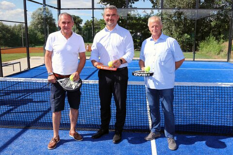 Bürgermeister Günter Schmidt, Sportlandesrat Landesrat Heinrich Dorner und der Obmann vom Tennisclub Rohrbach Lorenz Fasching