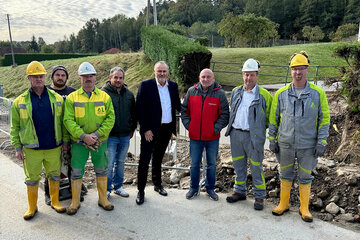 LH Doskozil war vergangene Woche in Wiesfleck, um sich vor Ort ein Bild über den Stand bei der Behebung von Hochwasserschäden an Straßen- und Brückeninfrastruktur zu machen. Das Land wird dabei die betroffenen Gemeinden in einem Ausmaß von rund 10 Millionen Euro zusätzlich unterstützen