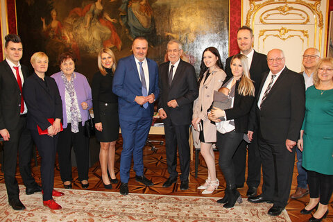 Hans Peter Doskozil wurde in der Wiener Hofburg von Bundespräsident Alexander Van der Bellen auf die Österreichische Verfassung angelobt