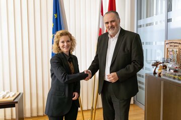 Frauenministerin Eva-Maria Holzleitner absolvierte am Freitag ihren Antrittsbesuch im Burgenland und wurde in Eisenstadt von Landeshauptmann Hans Peter Doskozil empfangen.