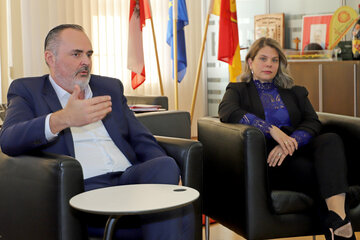 Landeshauptmann Hans Peter Doskozil und Claudia Priber, Abteilungsvorständin der Abteilung 7 - Bildung, Kultur und Wissenschaft