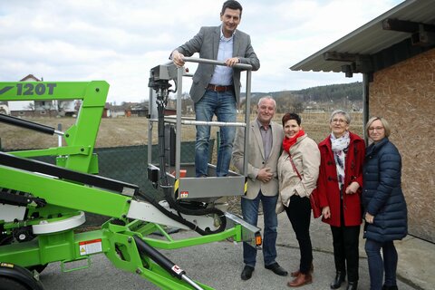 Landesrat Christian Illedits informierte sich bei den Firmen Strobl Design, Alfred Winkler und KFZ Pieber im Zuge der 20. Ollersdorfer Hausmessen vor Ort.