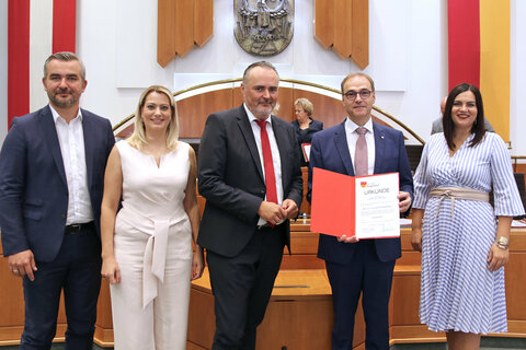 Dr. Leonhard Schneemann wurde heute, Donnerstag, im Rahmen einer Sondersitzung des Burgenländischen Landtages als Landesrat angelobt.