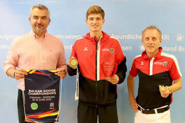 Leichtathlet Niklas Strohmayer dangl wurde von Landesrat Dorner ausgezeichnet