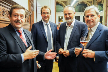 Landeshauptmann Hans Peter Doskozil mit EU-Kommissar Johannes Hahn, Botschafter Alexander Marschik und Werner Gruber, Forschungskoordinator des Landes Burgenland