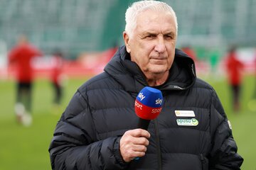 Starke Präsenz: Hans Krankl erstmals mit dem Burgenland-Logo im Einsatz.