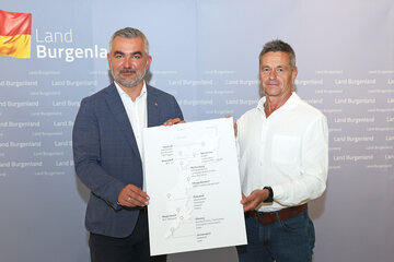 Sportlandesrat Heinrich Dorner mit Anton Beretzki, dem Geschäftsführer Sport Burgenland GmbH
