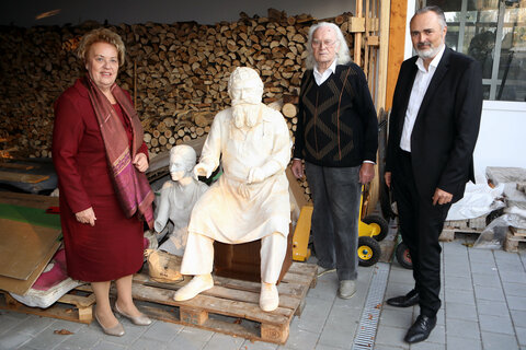 Landeshauptmann Doskozil und Landtagspräsidentin Dunst im Atelier von Josef Lehner