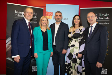 Rektor Mag. Gerhard Krammer und Geschäftsführer Mag. Franz Steindl mit Landeshauptmann-Stellvertreterin Mag.a Astrid Eisenkopf, Bildungslandesrätin Mag.a (FH) Daniela Winkler und Landesrat Mag. Heinrich Dorner bei der feierlichen Eröffnung der Joseph Haydn Privathochschule für Musik in Eisenstadt