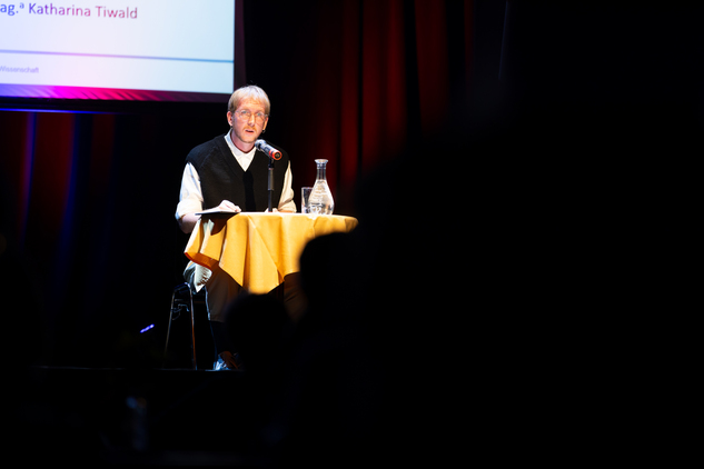 Raoul Eisele, Preisträger des Förderpreis für Literatur, liest aus seinem Text „Versuch im Nachempfinden“