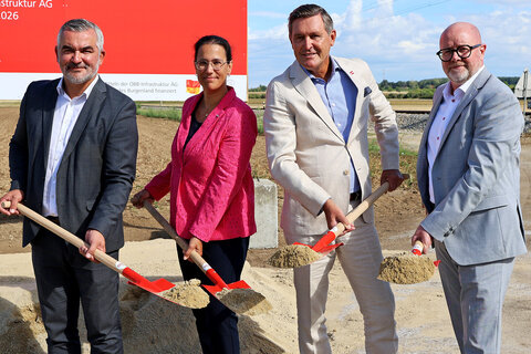 Infrastrukturlandesrat Heinrich Dorner, Judith Engel (Vorständin ÖBB-Infrastruktur AG), Infrastrukturminister Peter Hanke und Vizebürgermeister Jürgen Hofer (Marktgemeinde Deutschkreutz) (v.l.).