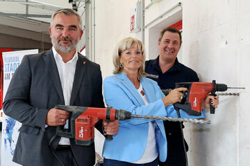 Landesrat Dorner beim Baustart von modernem Feuerwehrhaus in Neusiedl am See