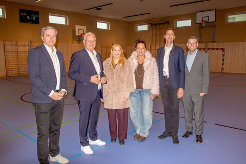 GS Dietmar Eiszner, Leiter der Abteilung Bildung und Sport im Magistrat Eisenstadt, Eisenstadts Bürgermeister LAbg. Mag. Thomas Steiner, Bildungslandesrätin Mag.a (FH) Daniela Winkler, Vizebürgermeisterin Charlotte Toth-Kanyak, MEd, Ing Christian Weiß von der PEB und Eisenstadts Baudirektor DI Werner Fleischhacker.