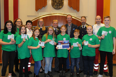 LH-Stv. Johann Tschürtz und ÖWR Burgenland-Präsident Stefan Ferschich gratulieren Katharina Vrabetz und Frederik Windisch.