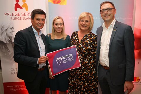 Landesrat Christian Illedits (l.) und Mag. (FH) Harald Keckeis, Geschäftsführer der Pflegeservice Burgenland GmbH, mit Manuela Prenner und Manuela Blutmager (v.l.), Ansprechpartnerinnen für die Pflege im Bezirk Oberwart.