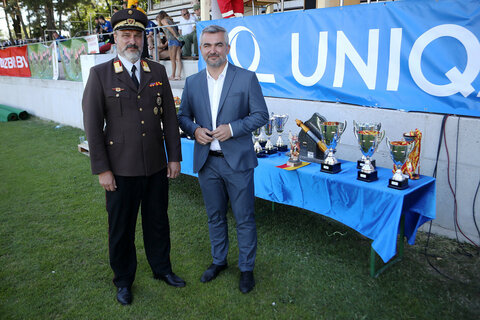 Landesrat Mag. Heinrich Dorner mit dem Burgenländischen Landesfeuerwehrkommandanten Ing. Franz Kropf (v.r.) vor der Siegerehrung.